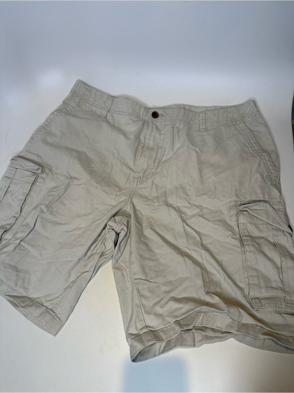 Falls Creek Men's Cargo Shorts in Light Khaki
